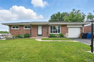 9800 Lakeford Ln, Saint Louis, MO 63123
