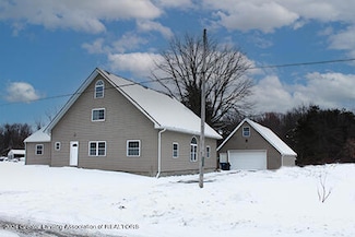 4355 Smith Crossing Rd, Freeland, MI 48623