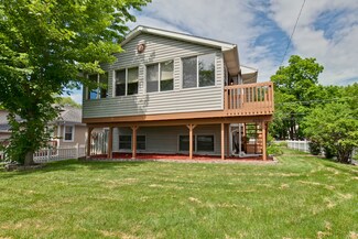 25180 W Lake Shore Dr, Ingleside, IL 60041