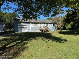 195 Arrington Rd, Beaufort, NC 28516