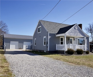 734 Colvin St, Belpre, OH 45714