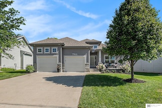 7966 Ponderosa Dr, Papillion, NE 68046