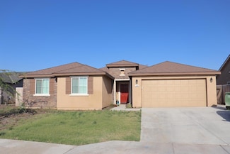 1884 Clover Dr, Dinuba, CA 93618