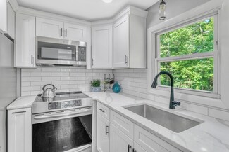 28 Longview Dr, Florence, MA 01062