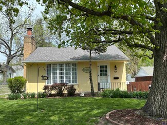 3010 SW 11th St, Topeka, KS 66604