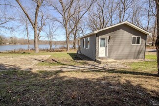 10525 E Orange St, Monterey, IN 46960