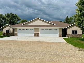 347 5th Ave NE, Mazeppa, MN 55956
