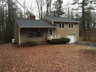 11 Averill St, Orono, ME 04473