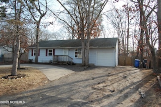 135 Nautilus Dr, Manahawkin, NJ 08050