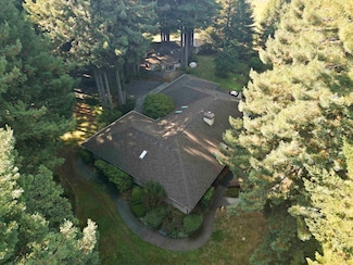 200 Amber Ln, Crescent City, CA 95531