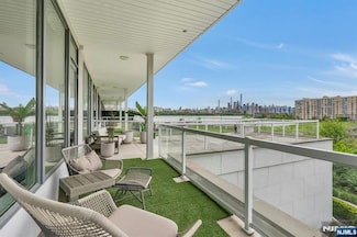 3 Somerset Ln Unit 302, Edgewater, NJ 07020