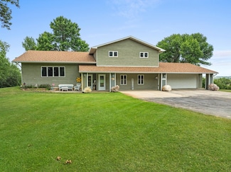 1815 17th Ave SE, Minot, ND 58701