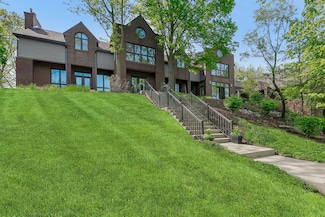 8425 S Hickory Ct, Burr Ridge, IL 60527