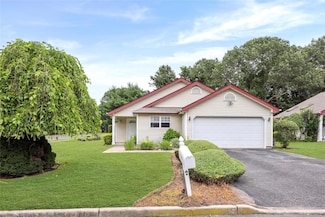 2 Balmoral Ct, Middle Island, NY 11953