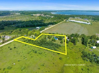 12400 Shaw Rd, Charlevoix, MI 49720