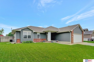 1035 Primrose Ln, Hickman, NE 68372