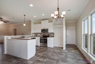 4616 Aubrey Ann Dr, Addis, LA 70710