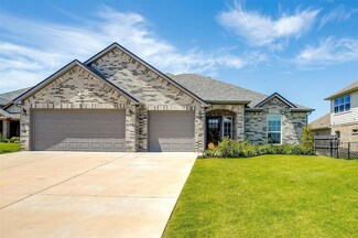1074 Oak Knoll Dr, Burleson, TX 76028