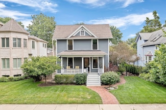 610 N Ellsworth St, Naperville, IL 60563