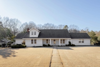 304 Elledge Ln, Muscle Shoals, AL 35661