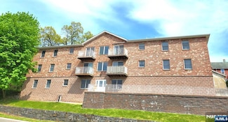 118 Bergen Blvd Unit 2D, Palisades Park, NJ 07650
