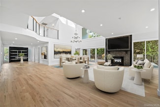 3 Lavender Ln, East Islip, NY 11730