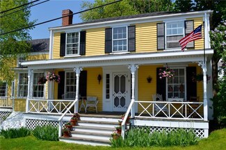 9 Bradbury St, Wiscasset, ME 04578