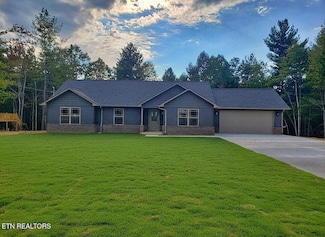 686 Taylon Ln, Oneida, TN 37841