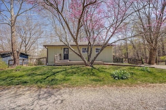 8899 E Southshore Dr, Unionville, IN 47468