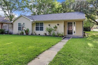 1121 Sheffield St, Bellaire, TX 77401