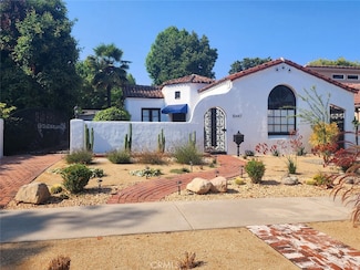 10447 Whipple St, Toluca Lake, CA 91602