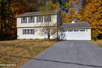 8 Pinehurst Dr, Saratoga Springs, NY 12866