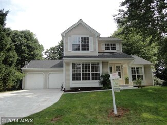 13442 Lake Shore Dr, Herndon, VA 20171