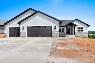 4036 Antwerp Ave, Howard, WI 54313