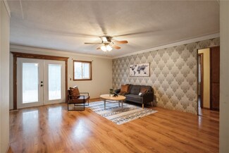 2237 Birchwood Dr NE, Cedar Rapids, IA 52402