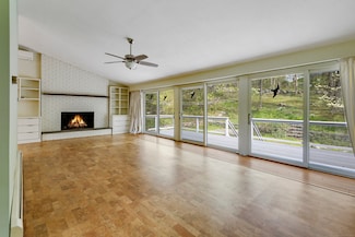 102 Colonial Rd, Guilford, CT 06437