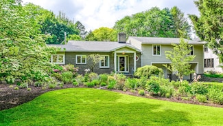313 Pelham Rd, Rochester, NY 14610