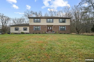 72 Higgins Place, Harrington Park, NJ 07640