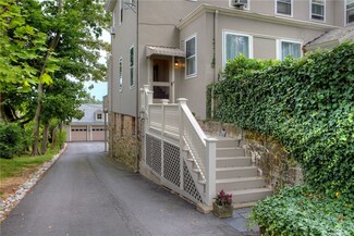 360 Gibbs Ave Unit 3, Newport, RI 02840