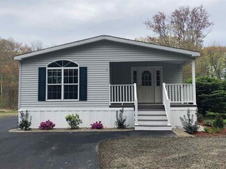 156 Staples St, Seabrook, NH 03874