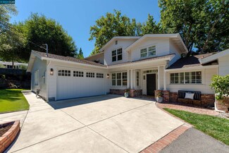 4 Sager Ct, Orinda, CA 94563
