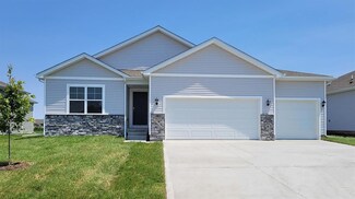 3010 Lake Hill Dr, Des Moines, IA 50320
