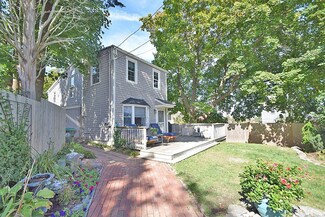 22 Elm St, Marshfield, MA 02050