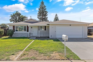 867 S Amber St, Tulare, CA 93274