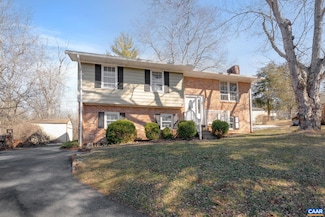 109 Saint Ives Rd, Charlottesville, VA 22911