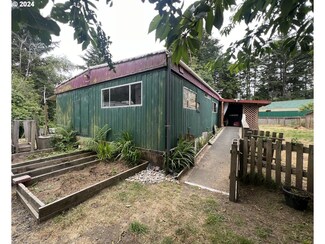 91514 Windjammer Ln, Coos Bay, OR 97420