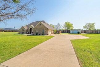 18400 Creekview Rd, Sanger, TX 76266