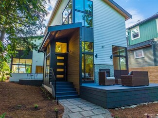 8219 Sunnyside Ave N, Seattle, WA 98103