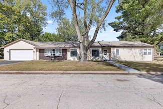 2920 Buckingham Dr, Rockford, IL 61107