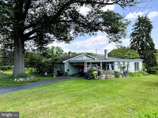 215 Pleasantview Ave, Schwenksville, PA 19473